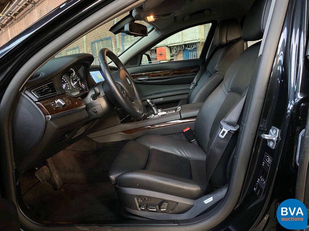 BMW 760Li Hochsicherheits-VR7 V12 F03 2011.