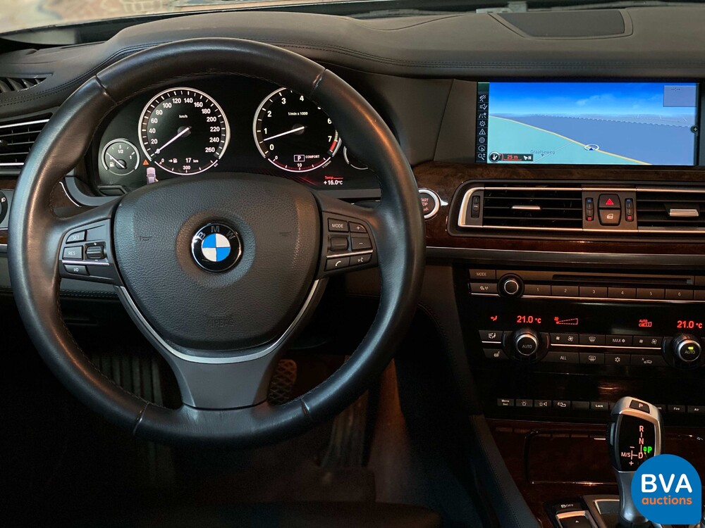 BMW 760Li Hochsicherheits-VR7 V12 F03 2011.