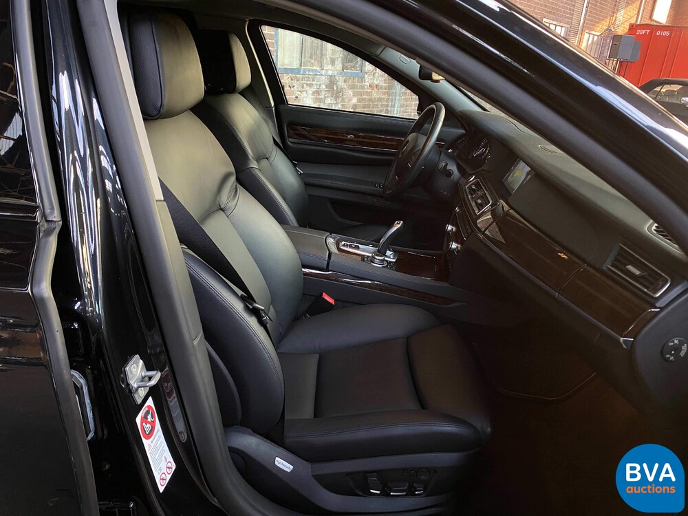 BMW 760Li Hochsicherheits-VR7 V12 F03 2011.