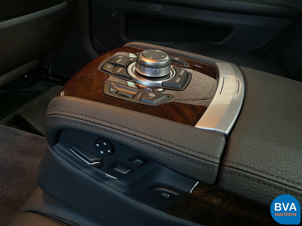 BMW 760Li Hochsicherheits-VR7 V12 F03 2011.