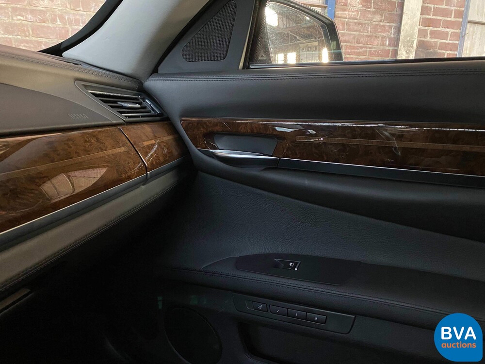 BMW 760Li Hochsicherheits-VR7 V12 F03 2011.