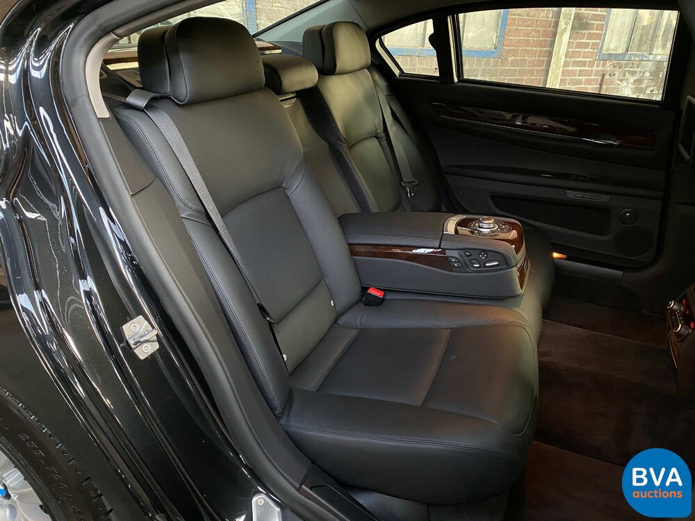 BMW 760Li Hochsicherheits-VR7 V12 F03 2011.