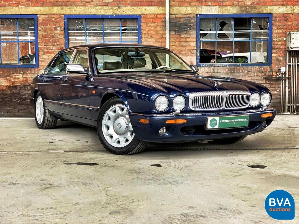 Daimler Super V8 4.0L 363 PS 2001 -Org. NL-, 82-GS-NJ.