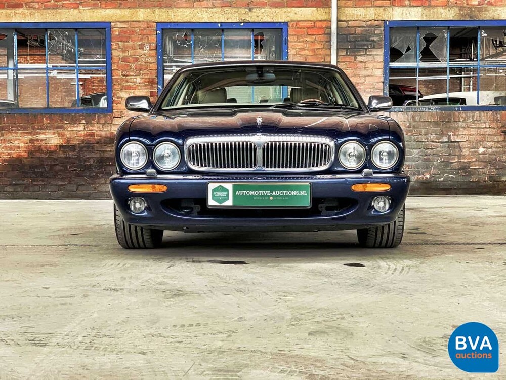 Daimler Super V8 4.0L 363 PS 2001 -Org. NL-, 82-GS-NJ.