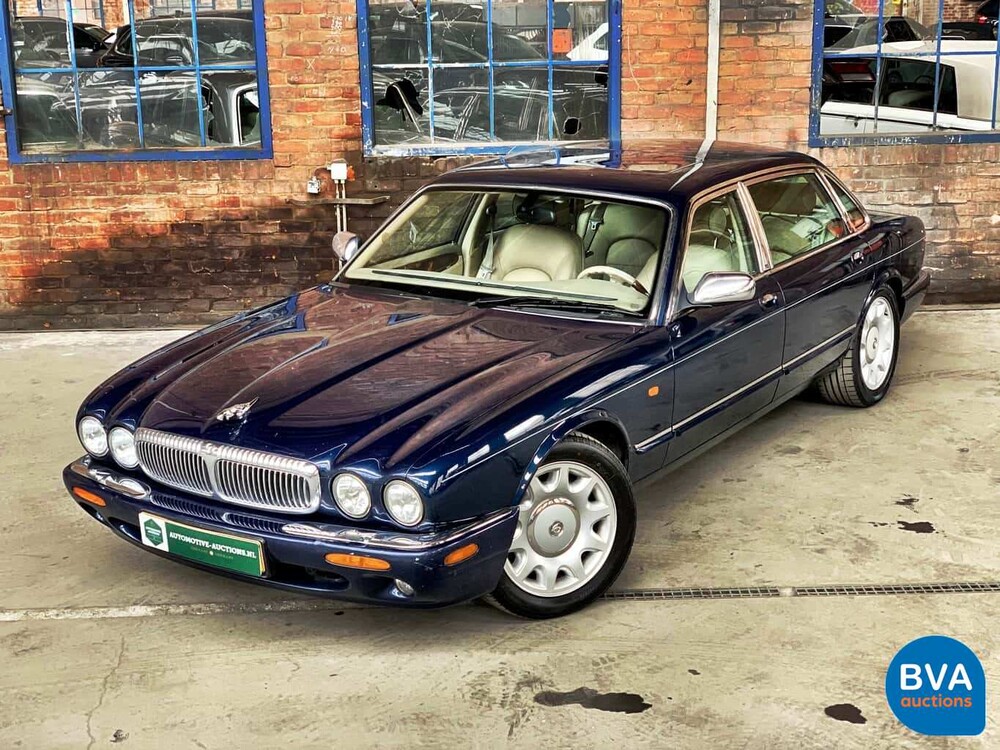 Daimler Super V8 4.0L 363 PS 2001 -Org. NL-, 82-GS-NJ.