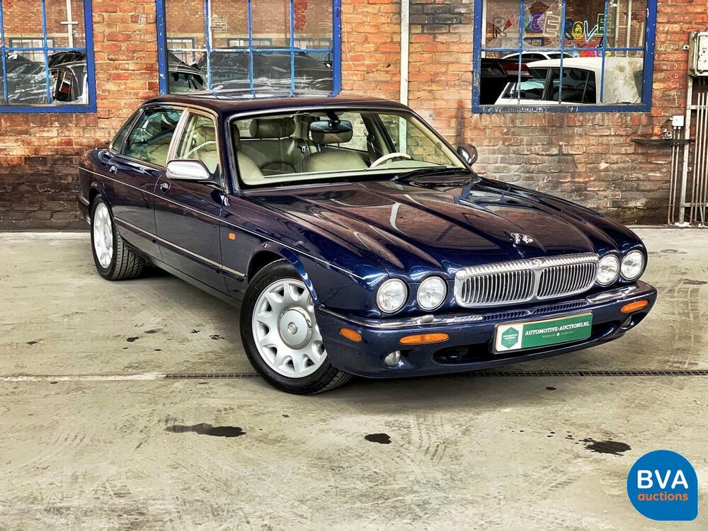 Daimler Super V8 4.0L 363 PS 2001 -Org. NL-, 82-GS-NJ.