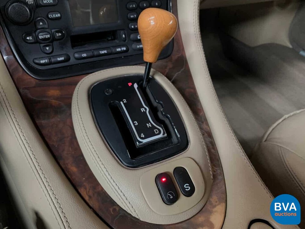 Daimler Super V8 4.0L 363 PS 2001 -Org. NL-, 82-GS-NJ.