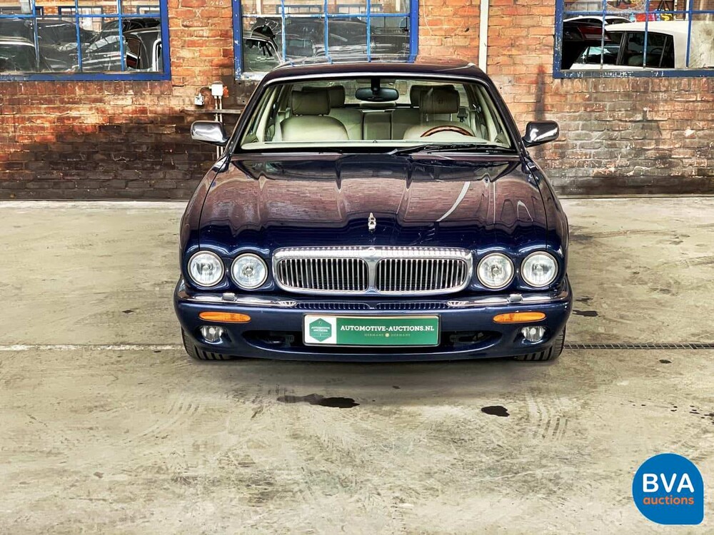 Daimler Super V8 4.0L 363 PS 2001 -Org. NL-, 82-GS-NJ.