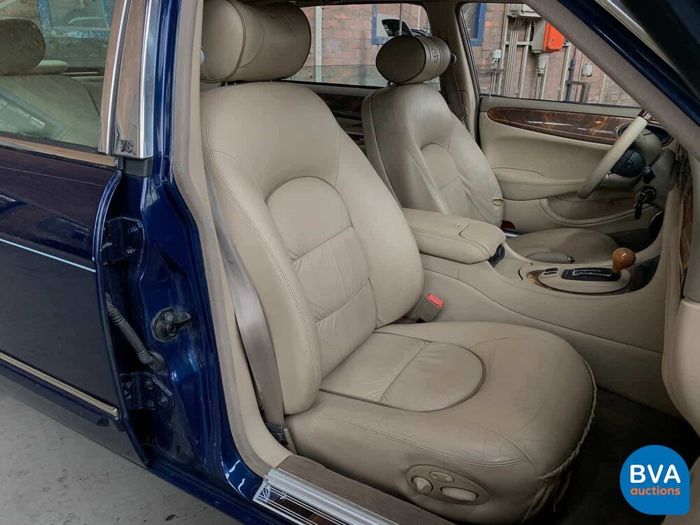 Daimler Super V8 4.0L 363 PS 2001 -Org. NL-, 82-GS-NJ.