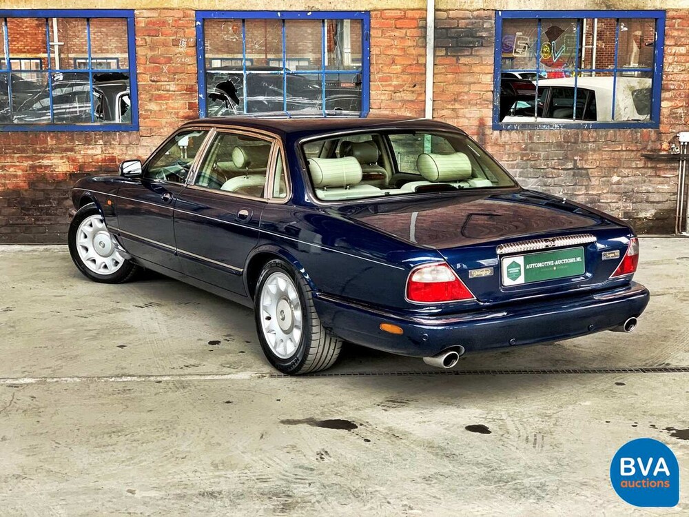 Daimler Super V8 4.0L 363 PS 2001 -Org. NL-, 82-GS-NJ.