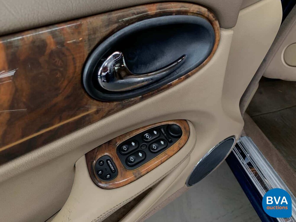 Daimler Super V8 4.0L 363 PS 2001 -Org. NL-, 82-GS-NJ.