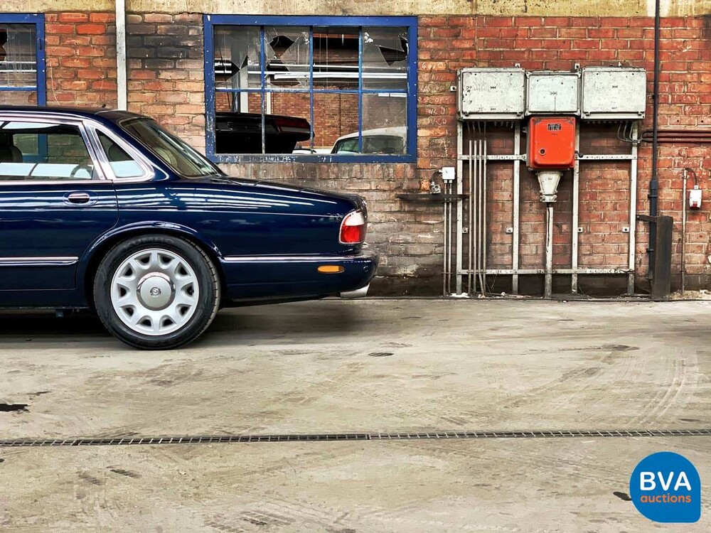 Daimler Super V8 4.0L 363 PS 2001 -Org. NL-, 82-GS-NJ.