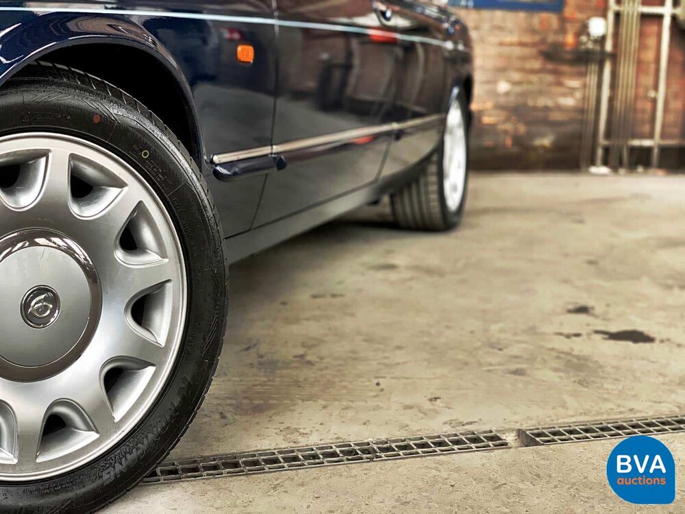 Daimler Super V8 4.0L 363 PS 2001 -Org. NL-, 82-GS-NJ.