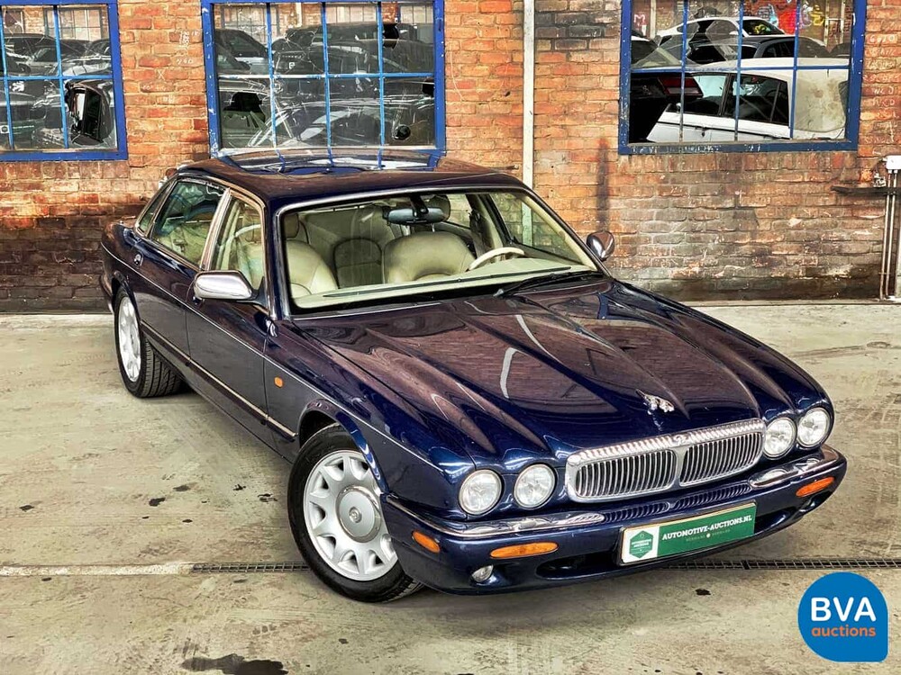 Daimler Super V8 4.0L 363 PS 2001 -Org. NL-, 82-GS-NJ.