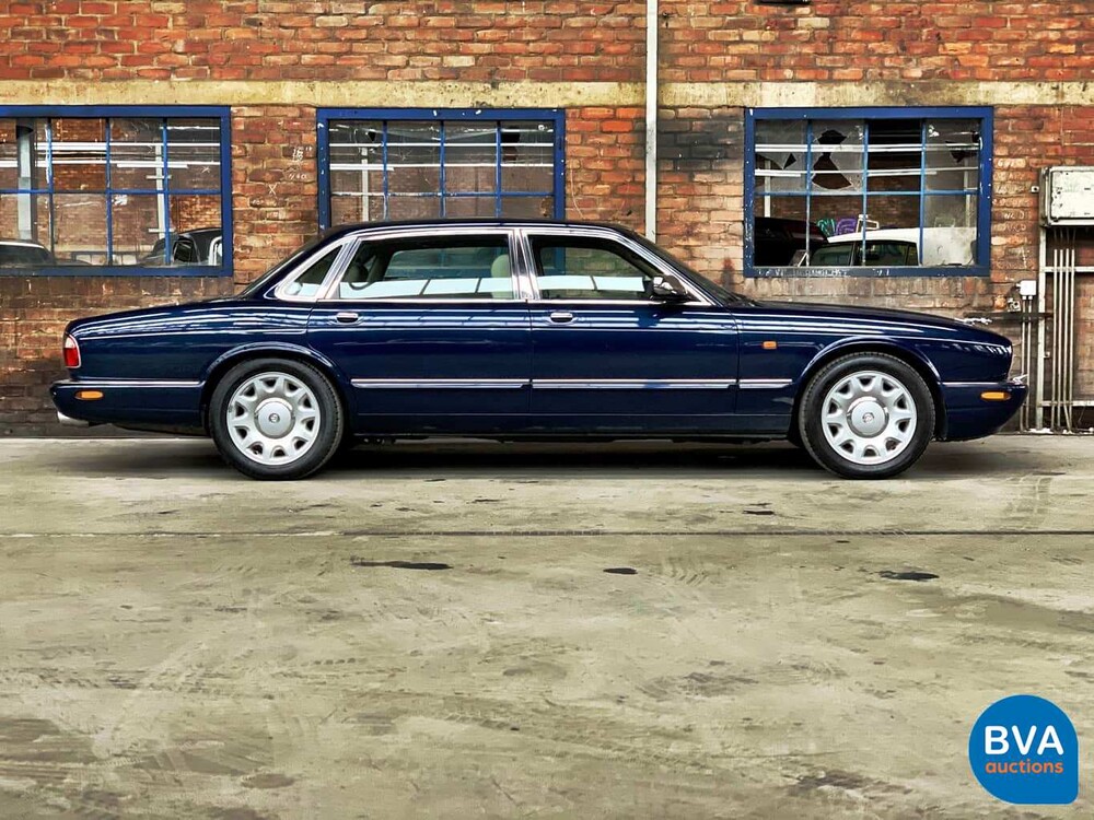 Daimler Super V8 4.0L 363 PS 2001 -Org. NL-, 82-GS-NJ.