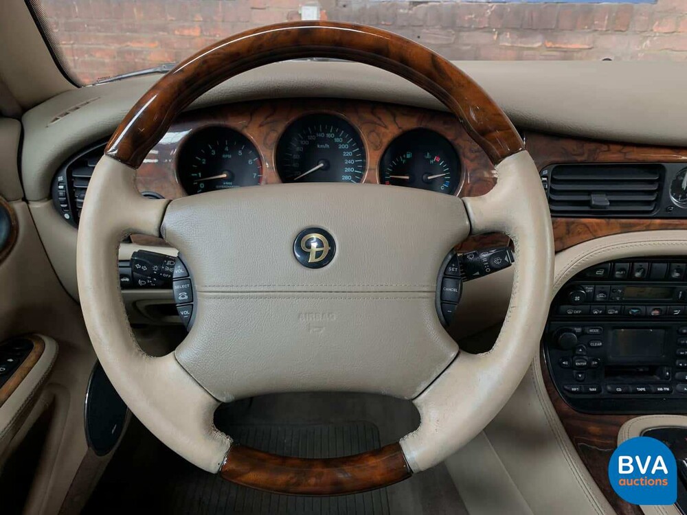 Daimler Super V8 4.0L 363 PS 2001 -Org. NL-, 82-GS-NJ.