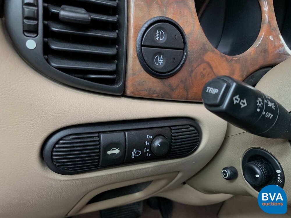 Daimler Super V8 4.0L 363 PS 2001 -Org. NL-, 82-GS-NJ.