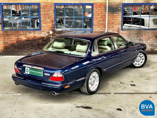 Daimler Super V8 4.0L 363hp 2001 -Org. NL-, 82-GS-NJ.