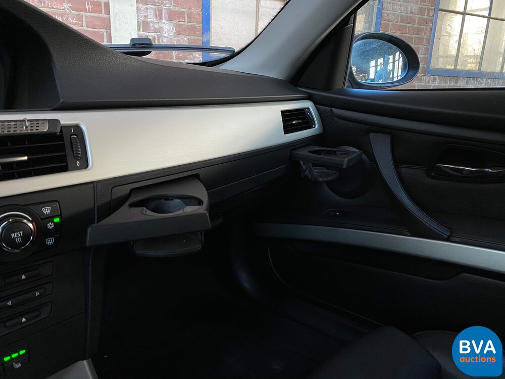 BMW 335i Coupé Executive 451 PS 3er, XX-928-S.