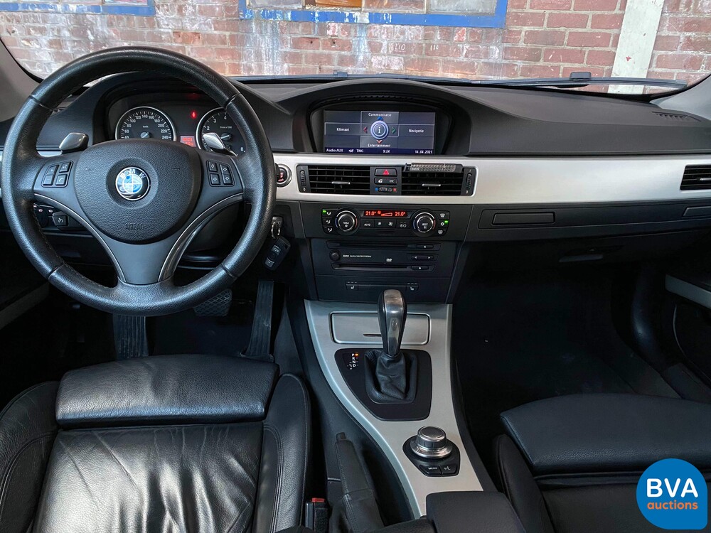 BMW 335i Coupé Executive 451 PS 3er, XX-928-S.