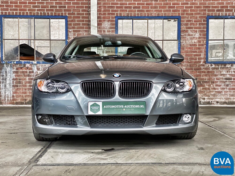 BMW 335i Coupé Executive 451 PS 3er, XX-928-S.