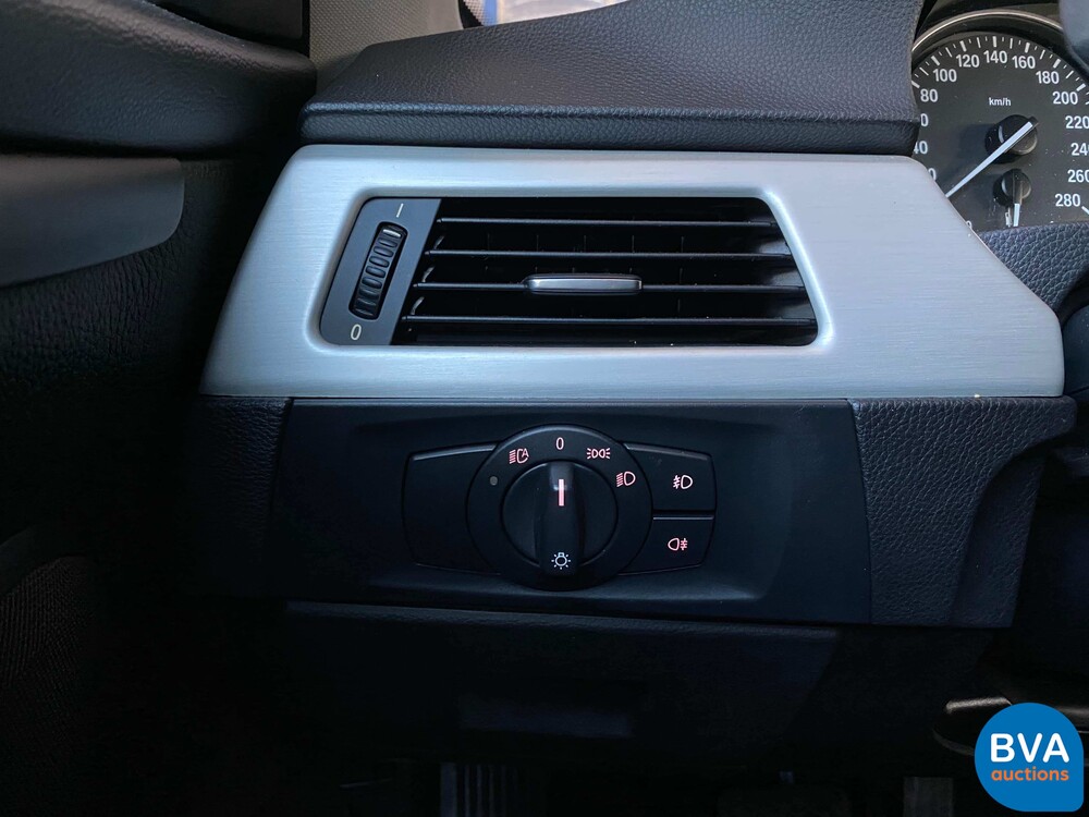 BMW 335i Coupé Executive 451 PS 3er, XX-928-S.