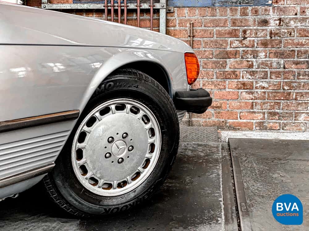 Mercedes-Benz 560SL R107 1987.