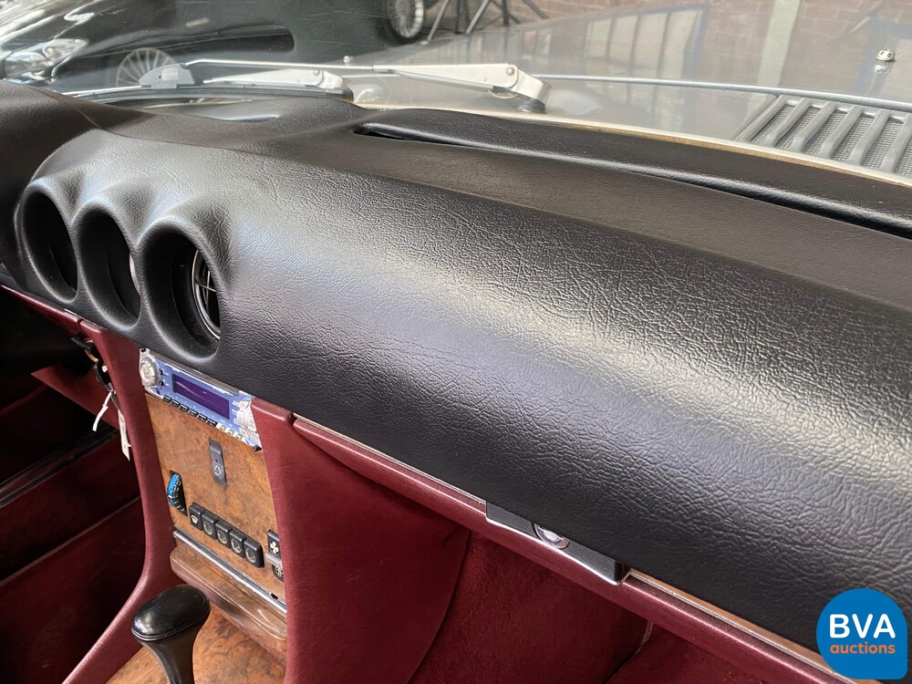 Mercedes-Benz 560SL R107 1987.