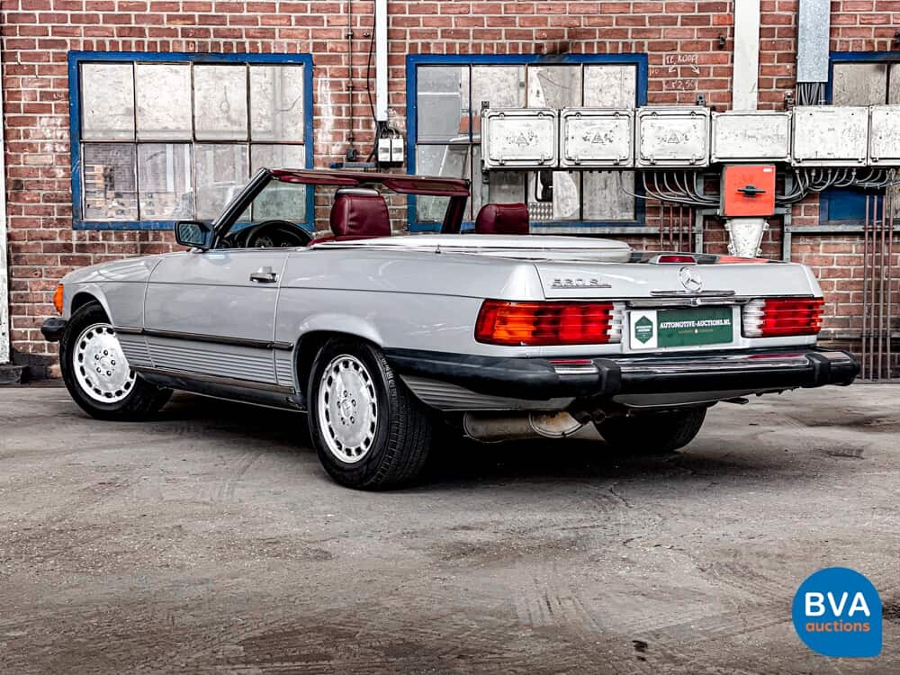 Mercedes-Benz 560SL R107 1987.