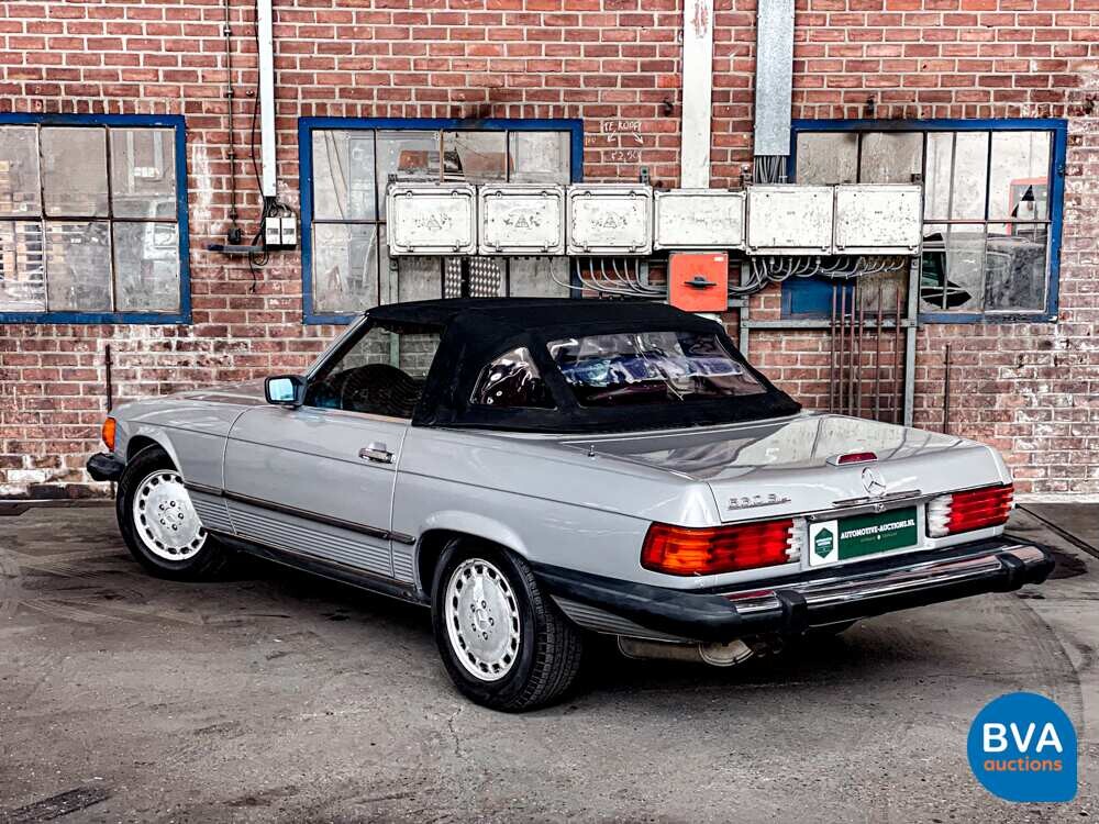 Mercedes-Benz 560SL R107 1987.