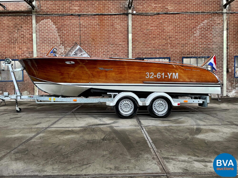 Pedrazzini Capri De Luxe V8 275hp Classic wooden Speedboat 1963 (RIVA, BOESCH).