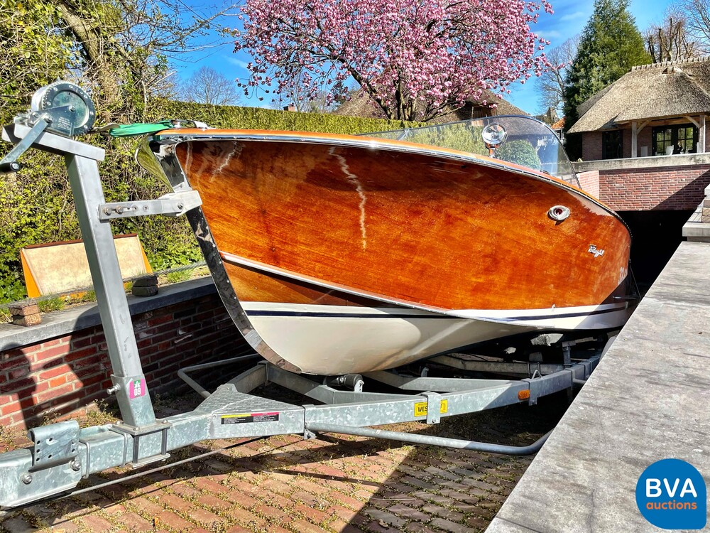 Pedrazzini Capri De Luxe V8 275hp Classic wooden Speedboat 1963 (RIVA, BOESCH).