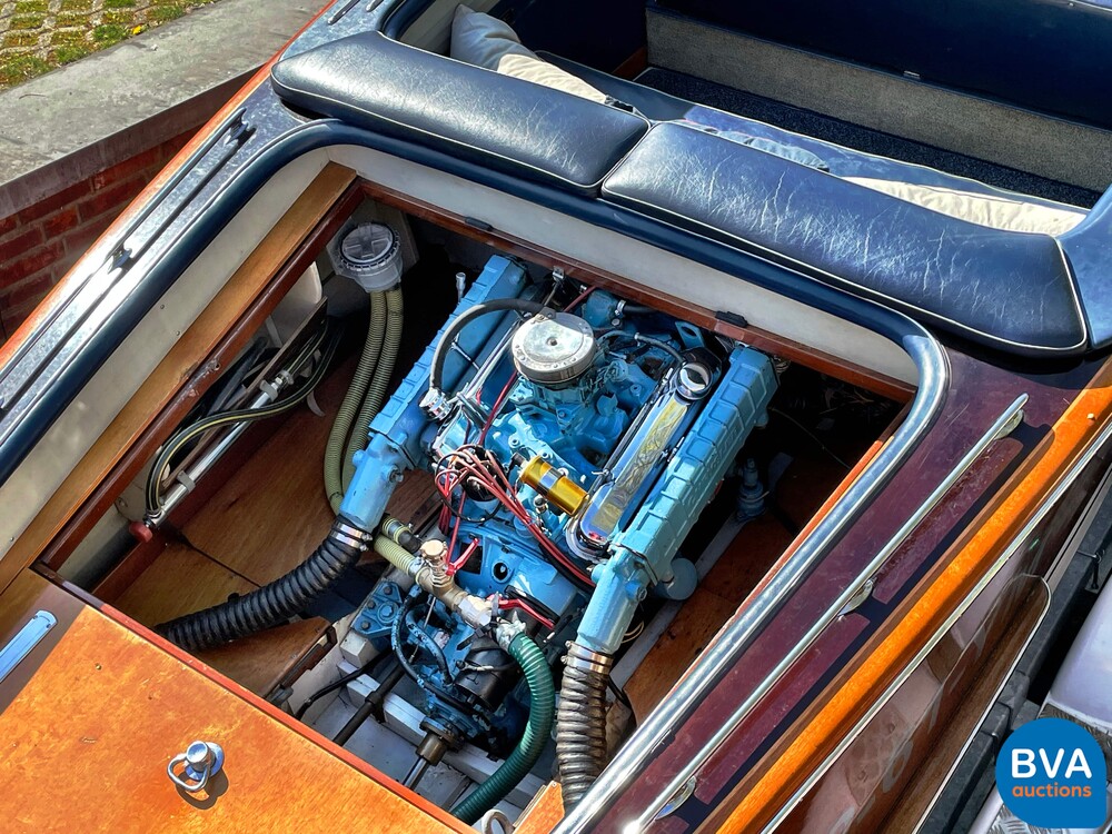 Pedrazzini Capri De Luxe V8 275hp Classic wooden Speedboat 1963 (RIVA, BOESCH).