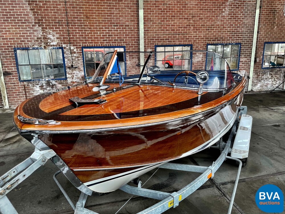 Pedrazzini Capri De Luxe V8 275hp Classic wooden Speedboat 1963 (RIVA, BOESCH).