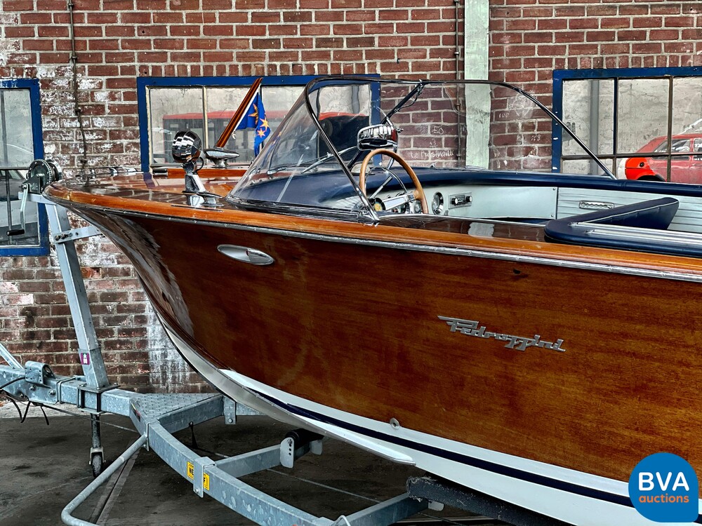 Pedrazzini Capri De Luxe V8 275hp Classic wooden Speedboat 1963 (RIVA, BOESCH).