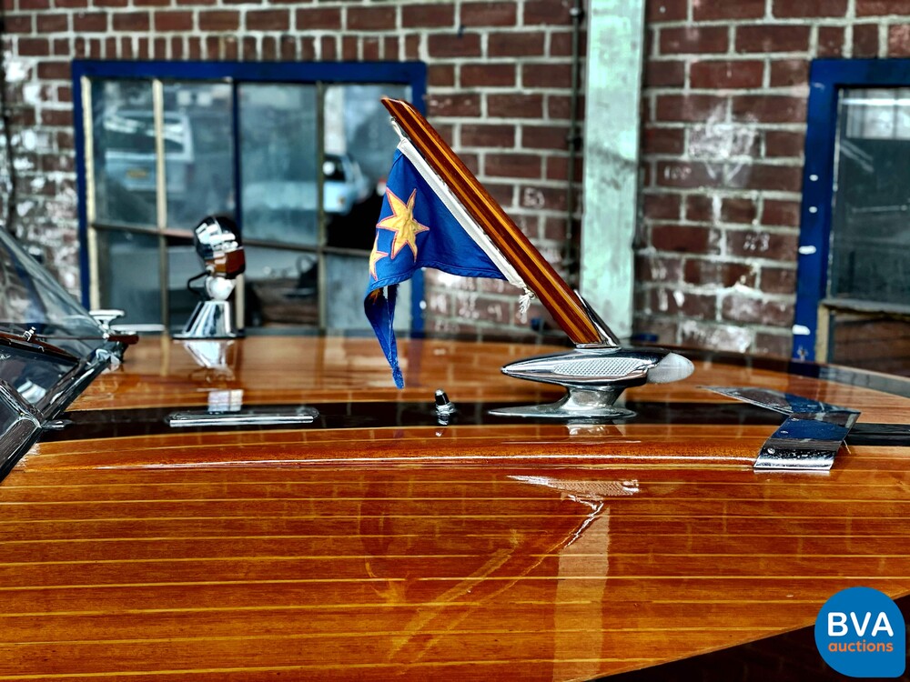 Pedrazzini Capri De Luxe V8 275hp Classic wooden Speedboat 1963 (RIVA, BOESCH).