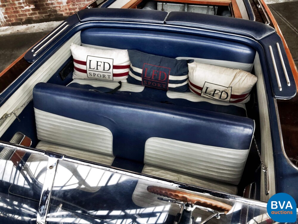 Pedrazzini Capri De Luxe V8 275hp Classic wooden Speedboat 1963 (RIVA, BOESCH).