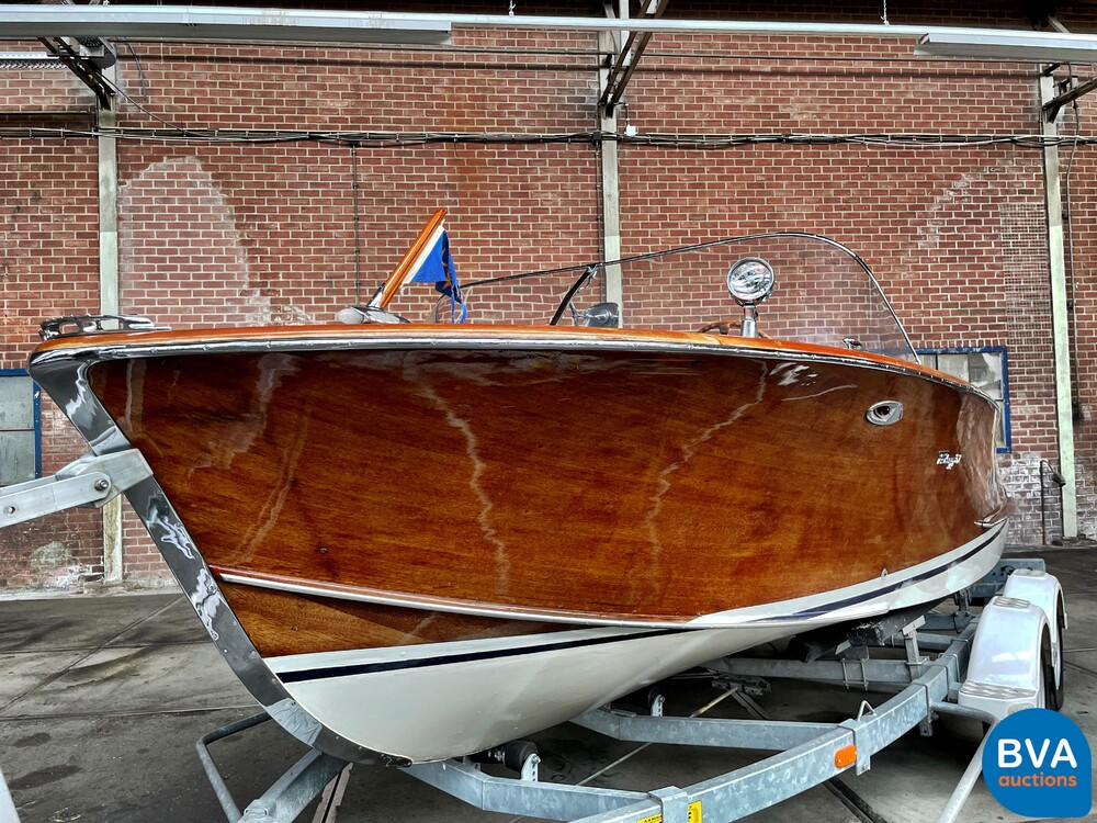 Pedrazzini Capri De Luxe V8 275hp Classic wooden Speedboat 1963 (RIVA, BOESCH).