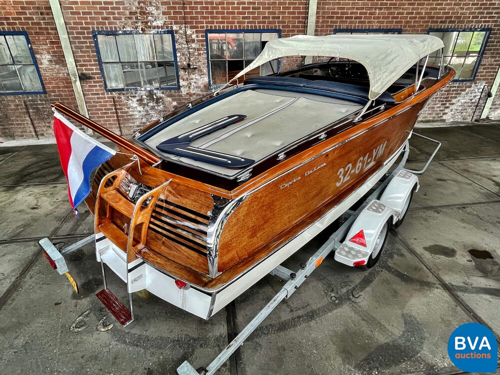 Pedrazzini Capri De Luxe V8 275hp Classic wooden Speedboat 1963 (RIVA, BOESCH).