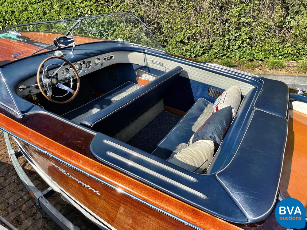 Pedrazzini Capri De Luxe V8 275hp Classic wooden Speedboat 1963 (RIVA, BOESCH).