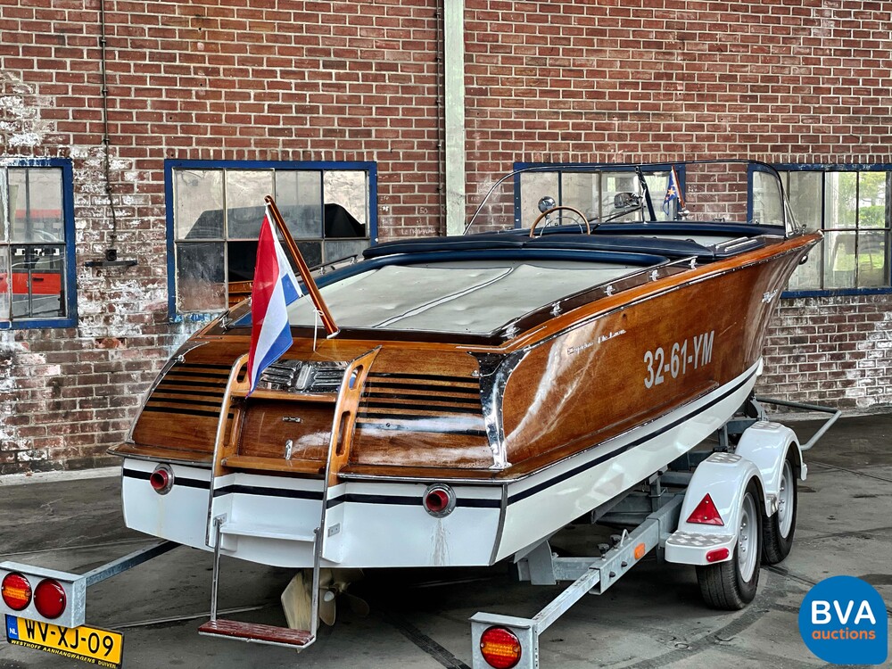 Pedrazzini Capri De Luxe V8 275hp Classic wooden Speedboat 1963 (RIVA, BOESCH).