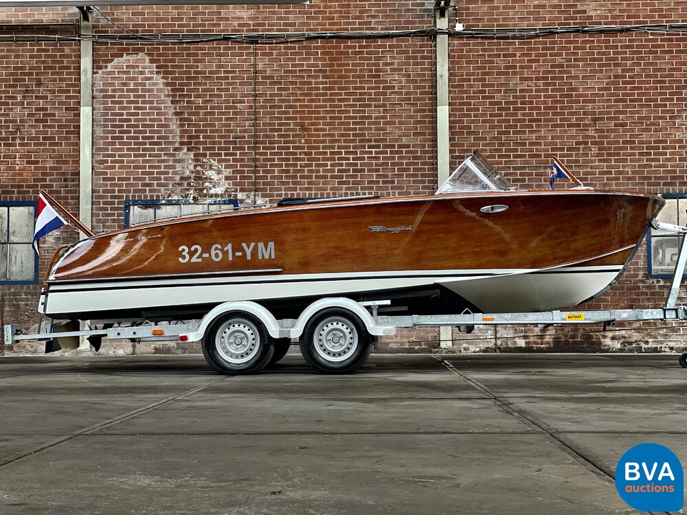 Pedrazzini Capri De Luxe V8 275hp Classic wooden Speedboat 1963 (RIVA, BOESCH).