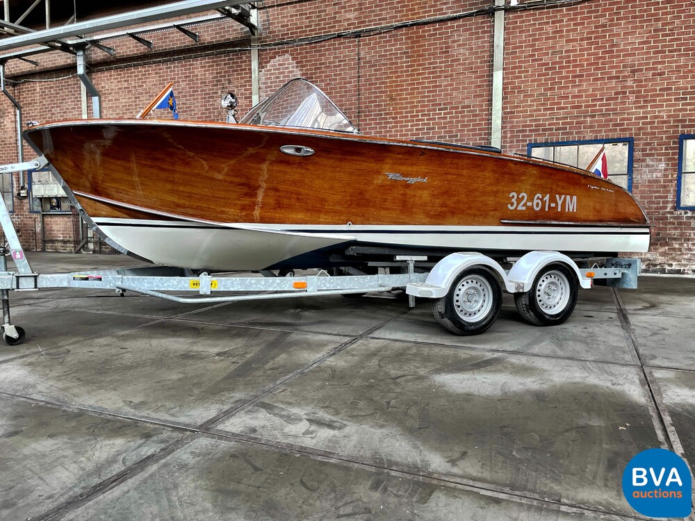 Pedrazzini Capri De Luxe V8 275hp Classic wooden Speedboat 1963 (RIVA, BOESCH).