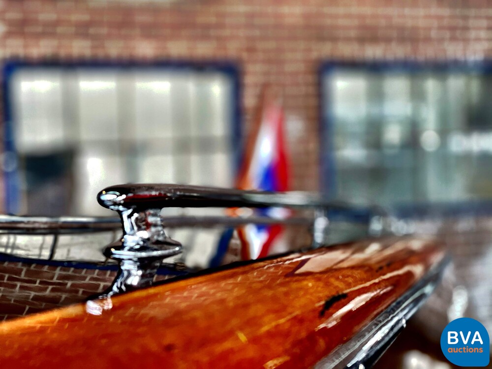 Pedrazzini Capri De Luxe V8 275hp Classic wooden Speedboat 1963 (RIVA, BOESCH).