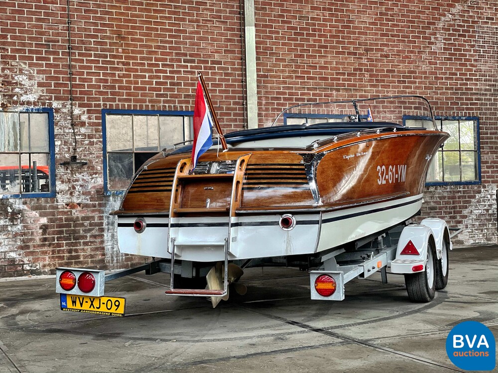 Pedrazzini Capri De Luxe V8 275hp Classic wooden Speedboat 1963 (RIVA, BOESCH).