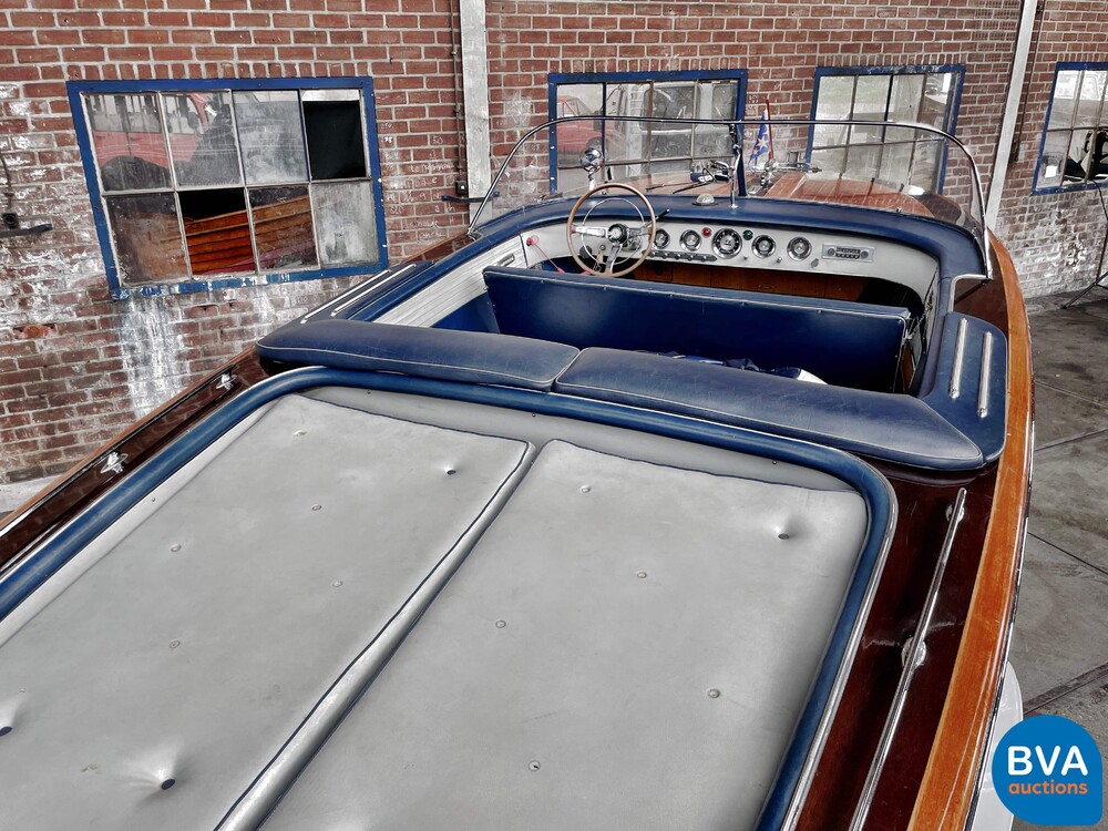Pedrazzini Capri De Luxe V8 275hp Classic wooden Speedboat 1963 (RIVA, BOESCH).