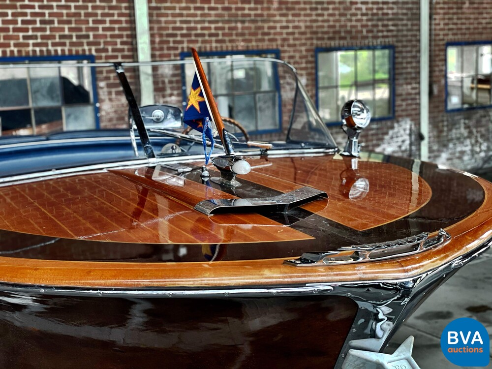 Pedrazzini Capri De Luxe V8 275hp Classic wooden Speedboat 1963 (RIVA, BOESCH).