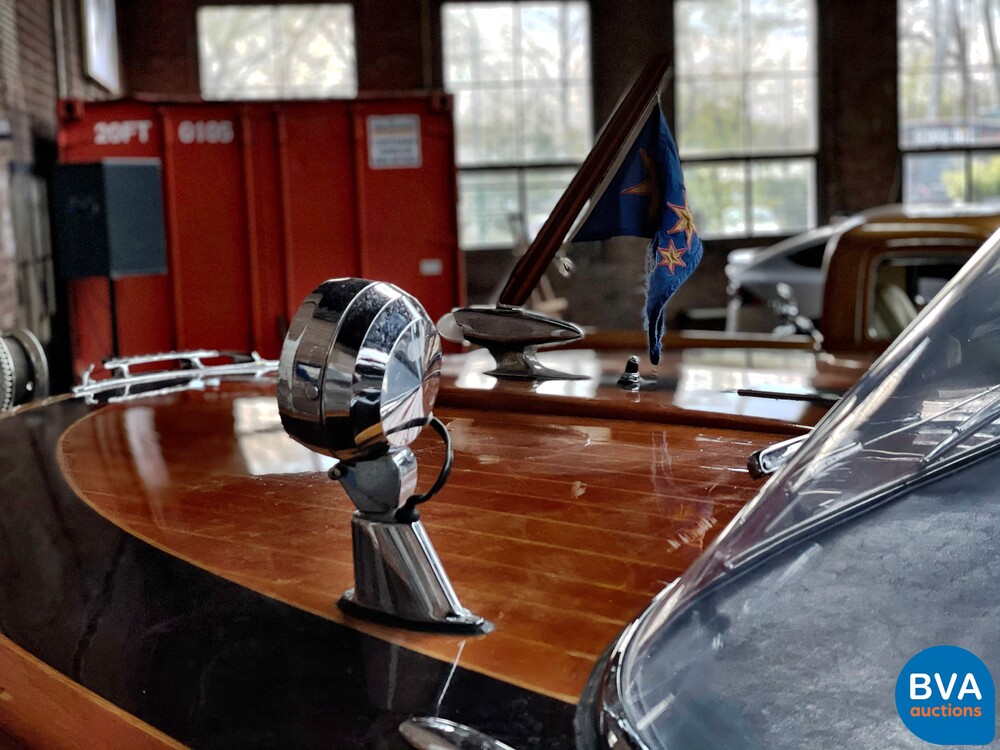 Pedrazzini Capri De Luxe V8 275hp Classic wooden Speedboat 1963 (RIVA, BOESCH).