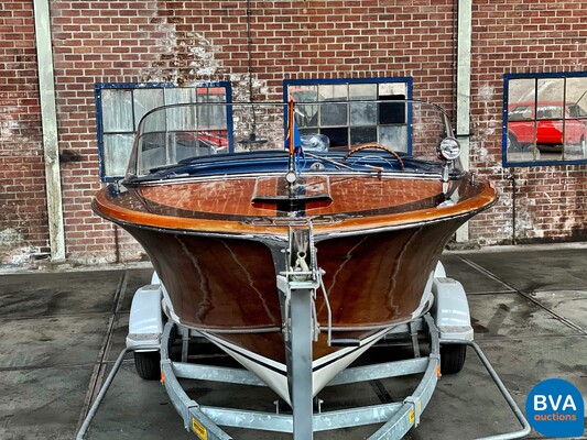 Pedrazzini Capri De Luxe V8 275hp Classic wooden Speedboat 1963 (RIVA, BOESCH).