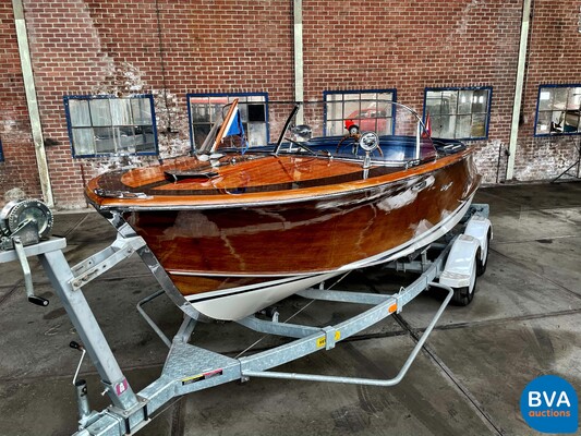 Pedrazzini Capri De Luxe V8 275hp Classic wooden Speedboat 1963 (RIVA, BOESCH).